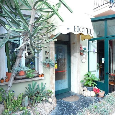 Albergo Torino Albenga Bagian luar foto